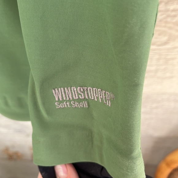 Mountain Hardware Womens windstopper rain coat. Perfect for PNW hiking! - Picture 6 of 6